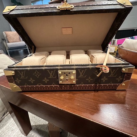 Louis Vuitton watch box - Picture 1 of 3
